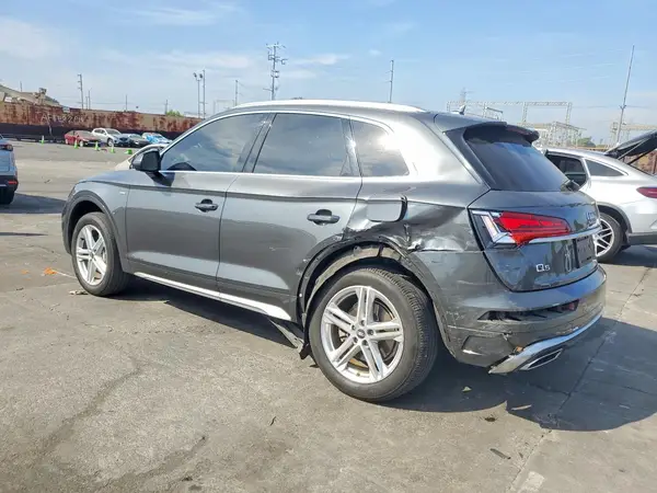 WA1G2AFY4M2040579 2021 AUDI Q5 - Image 2