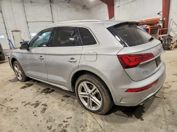 WA1G2AFY4M2110646 2021 AUDI Q5 - Image 2