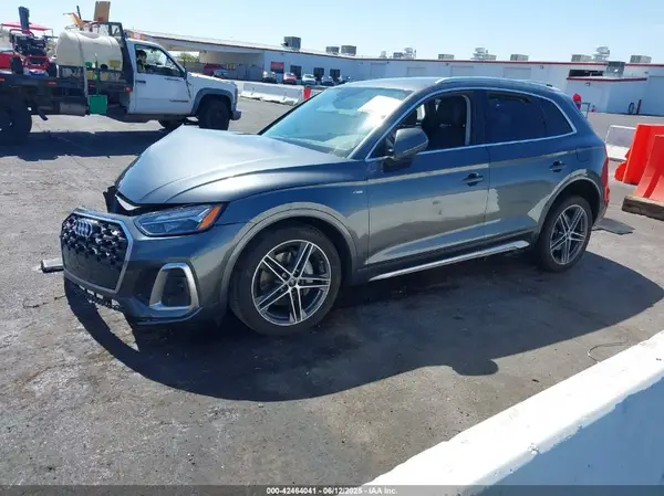 WA1G2AFY8M2111198 2021 AUDI Q5 - Image 2