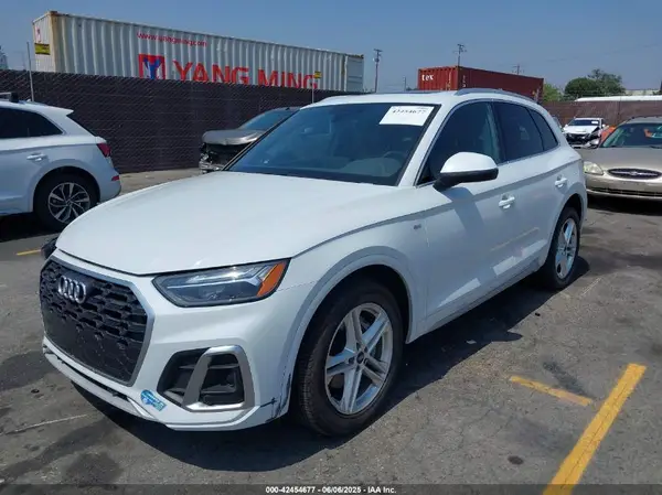 WA1G2AFY9M2040612 2021 AUDI Q5 - Image 2
