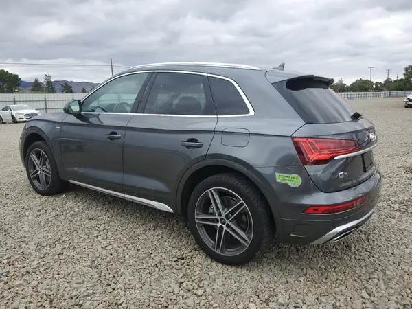 WA1G2AFY9M2050251 2021 AUDI Q5 - Image 2