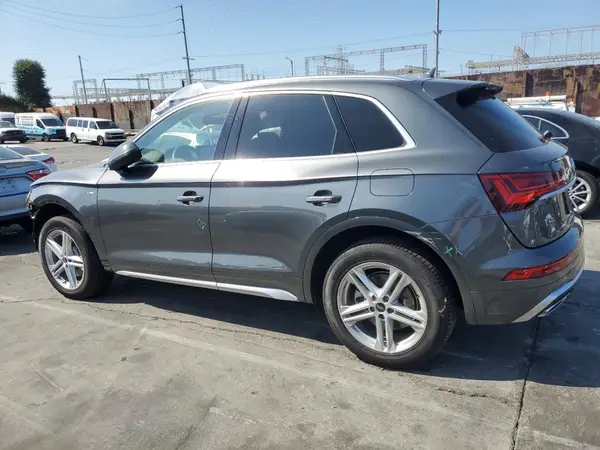 WA1G2AFY9N2081422 2022 AUDI Q5 - Image 2