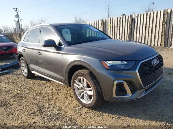 WA1GAAFY0N2140330 2022 AUDI Q5 - Image 1