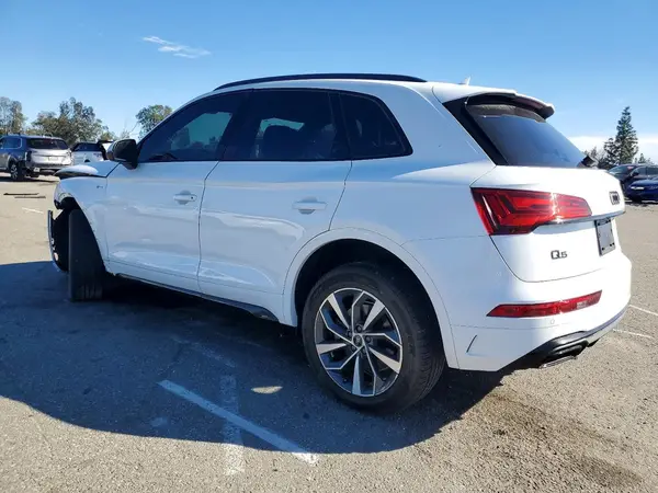 WA1GAAFY0R2103302 2024 AUDI Q5 - Image 2