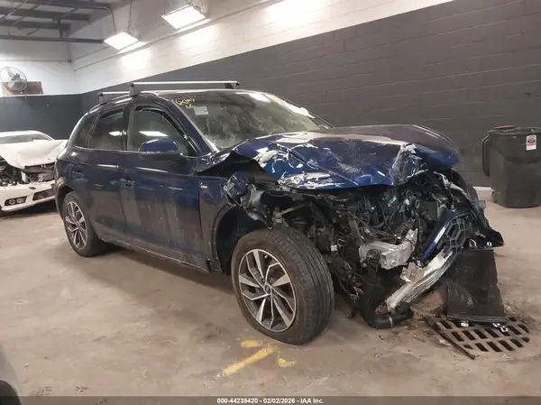 WA1GAAFY0R2125445 2024 AUDI Q5 - Image 1