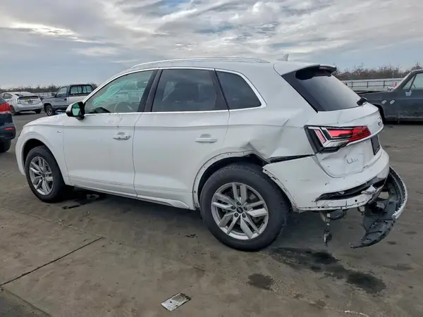 WA1GAAFY1N2055741 2022 AUDI Q5 - Image 2
