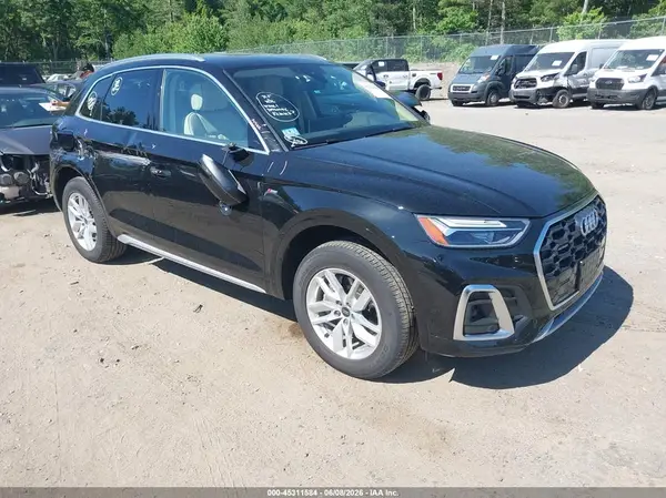WA1GAAFY1R2002334 2024 AUDI Q5 - Image 1