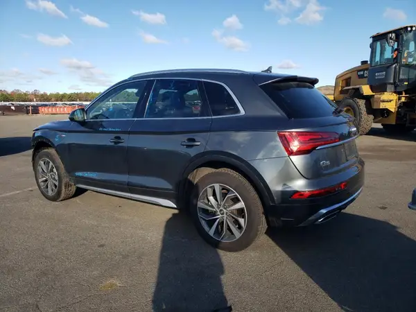 WA1GAAFY2N2063671 2022 AUDI Q5 - Image 2