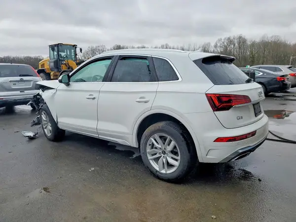 WA1GAAFY4R2054282 2024 AUDI Q5 - Image 2