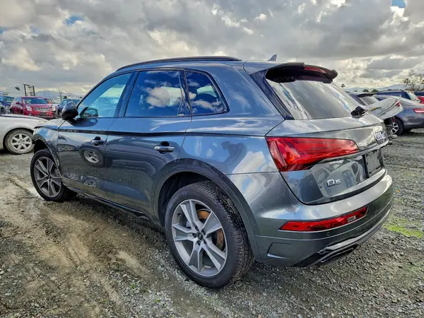 WA1GAAFY6S2037196 2025 AUDI Q5 - Image 2