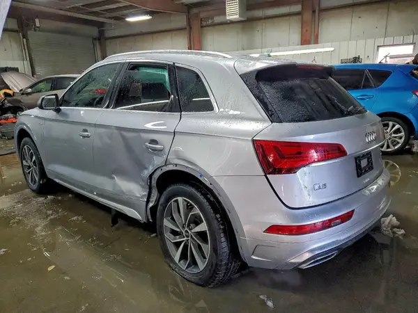 WA1GAAFY7N2085228 2022 AUDI Q5 - Image 2