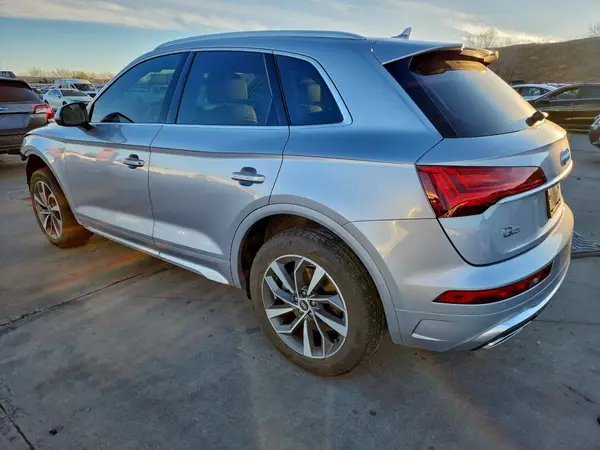 WA1GAAFY9N2030649 2022 AUDI Q5 - Image 2