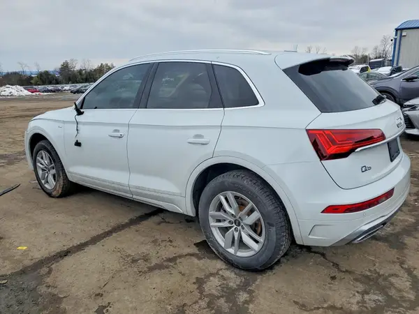 WA1GAAFY9P2069261 2023 AUDI Q5 - Image 2