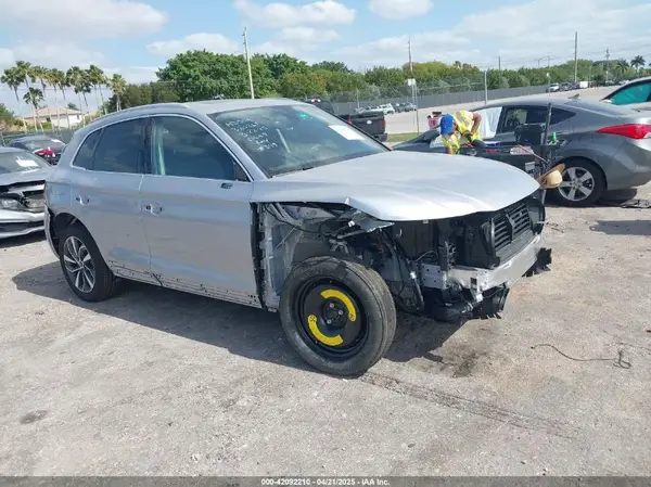 WA1GAAFY9R2140669 2024 AUDI Q5 - Image 1