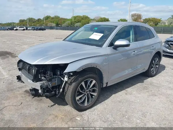 WA1GAAFY9R2140669 2024 AUDI Q5 - Image 2