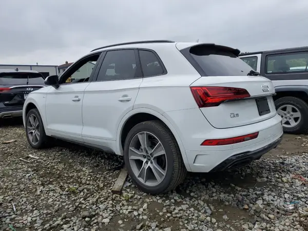 WA1GAAFY9S2027682 2025 AUDI Q5 - Image 2
