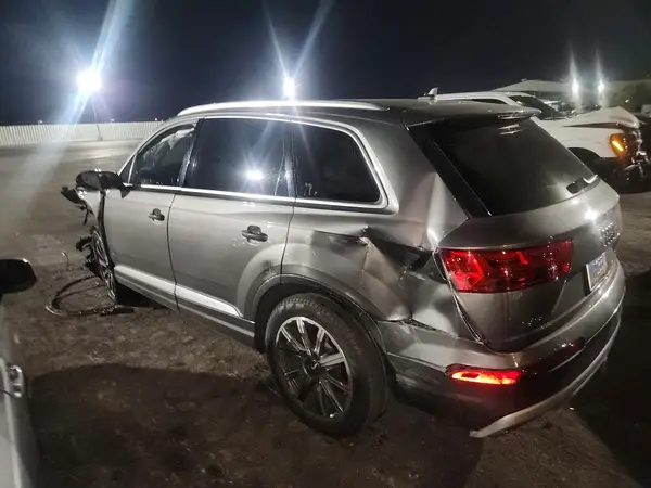 WA1LAAF70HD013947 2017 AUDI Q7 - Image 2