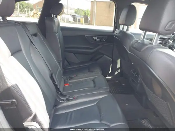 WA1LAAF70HD023071 2017 AUDI Q7 - Image 8
