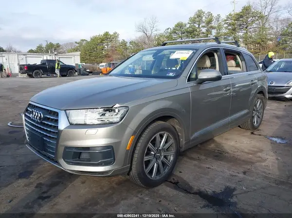 WA1LAAF70HD025404 2017 AUDI Q7 - Image 2
