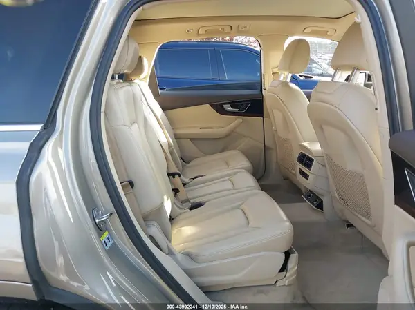 WA1LAAF70HD025404 2017 AUDI Q7 - Image 8