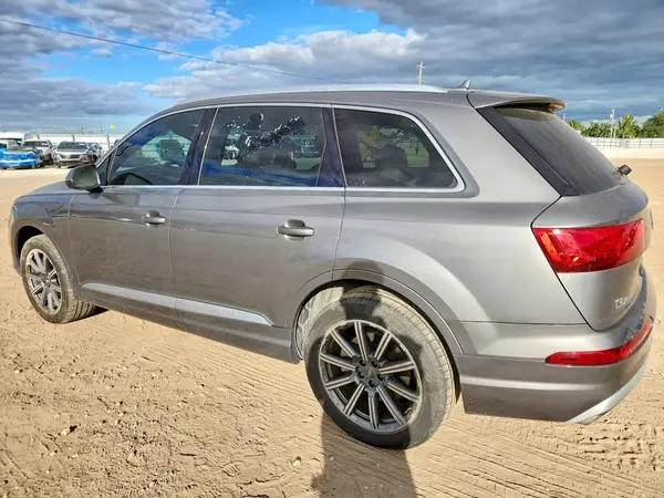 WA1LAAF70HD028657 2017 AUDI Q7 - Image 2
