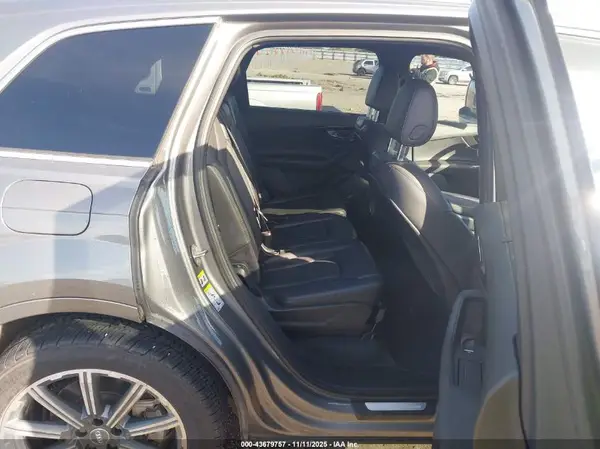 WA1LAAF70HD033454 2017 AUDI Q7 - Image 8