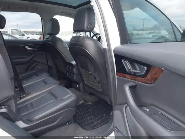 WA1LAAF70JD052043 2018 AUDI Q7 - Image 8