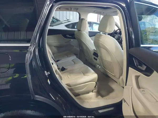 WA1LAAF70KD035518 2019 AUDI Q7 - Image 8