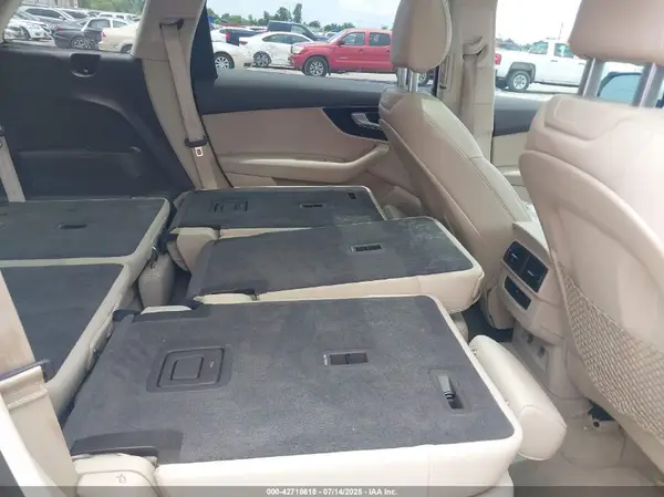 WA1LAAF70KD043683 2019 AUDI Q7 - Image 8