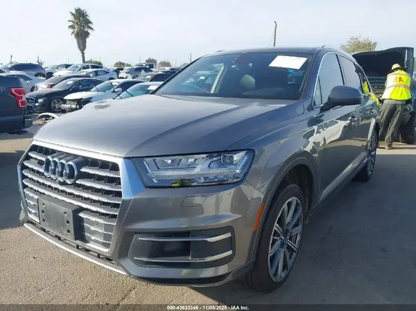 WA1LAAF71HD021667 2017 AUDI Q7 - Image 2