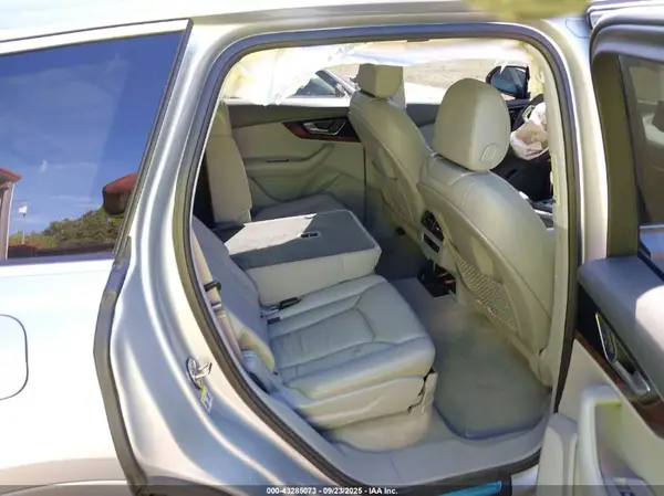 WA1LAAF72HD019815 2017 AUDI Q7 - Image 8