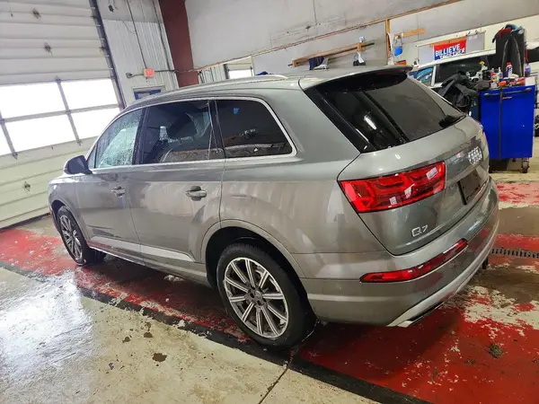 WA1LAAF72HD037828 2017 AUDI Q7 - Image 2