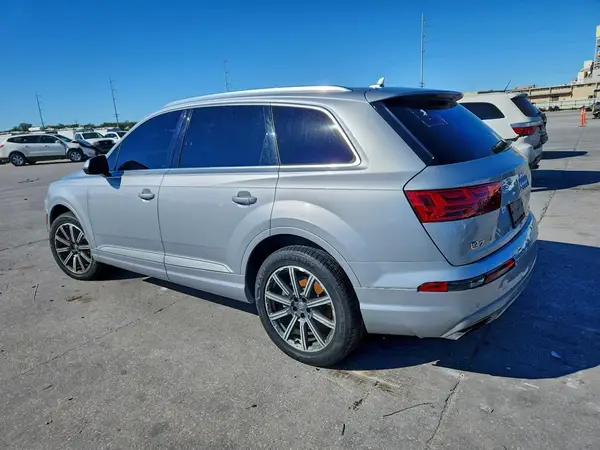 WA1LAAF72HD043807 2017 AUDI Q7 - Image 2