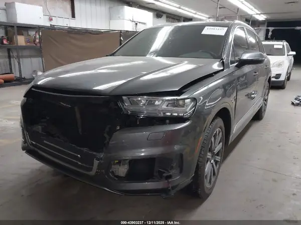 WA1LAAF72KD028327 2019 AUDI Q7 - Image 2