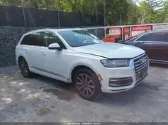 WA1LAAF72KD041076 2019 AUDI Q7