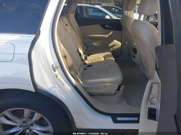 WA1LAAF73HD018088 2017 AUDI Q7 - Image 8
