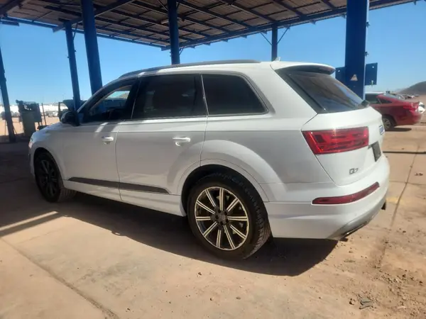 WA1LAAF74HD028838 2017 AUDI Q7 - Image 2