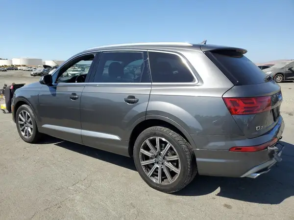 WA1LAAF75JD037490 2018 AUDI Q7 - Image 2