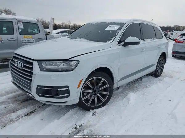 WA1LAAF75KD005883 2019 AUDI Q7 - Image 2