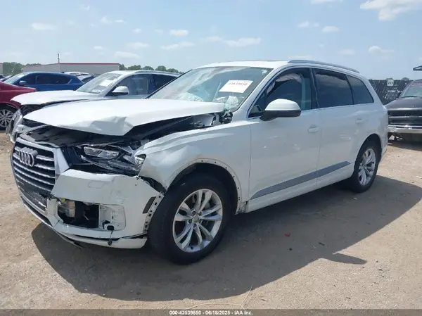 WA1LAAF75KD044439 2019 AUDI Q7 - Image 2