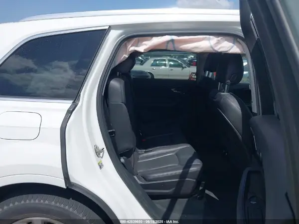 WA1LAAF75KD044439 2019 AUDI Q7 - Image 8