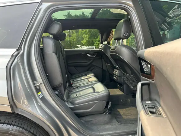 WA1LAAF78HD012576 2017 AUDI Q7 - Image 8