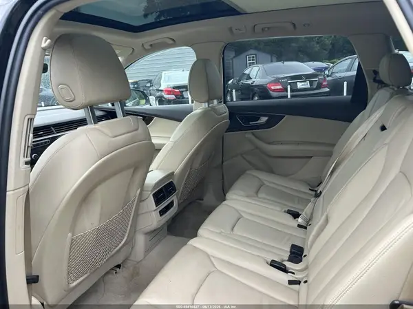 WA1LAAF78HD043696 2017 AUDI Q7 - Image 8