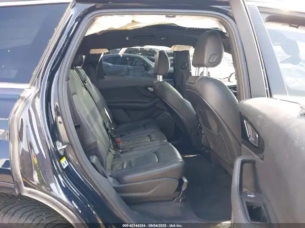 WA1LAAF78HD049112 2017 AUDI Q7 - Image 8
