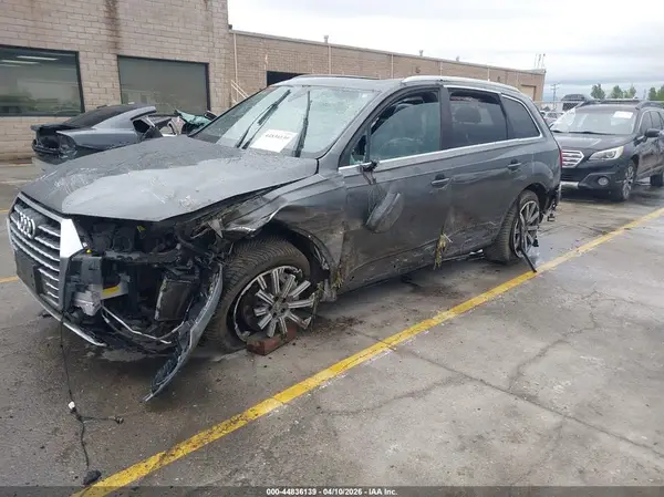 WA1LAAF7XKD006320 2019 AUDI Q7 - Image 2