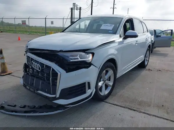 WA1LCBF70PD008021 2023 AUDI Q7 - Image 2