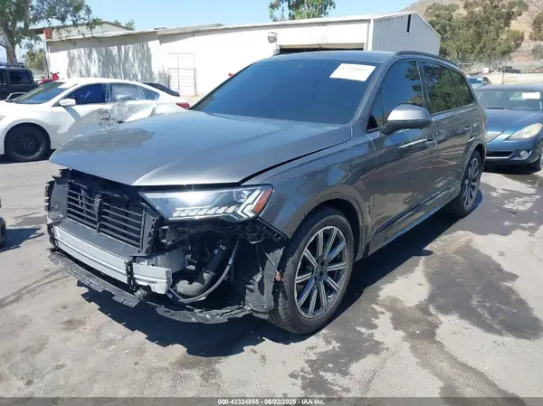 WA1LCBF7XRD002858 2024 AUDI Q7 - Image 2