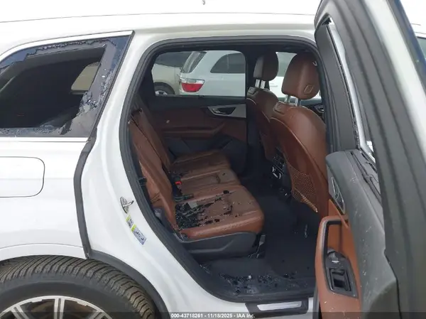 WA1LHAF70HD043476 2017 AUDI Q7 - Image 8
