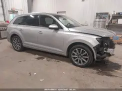 WA1LHAF73KD039025 2019 AUDI Q7