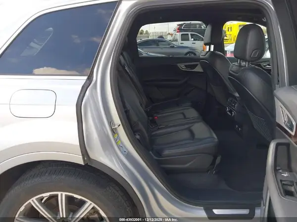 WA1LHAF74KD042595 2019 AUDI Q7 - Image 8